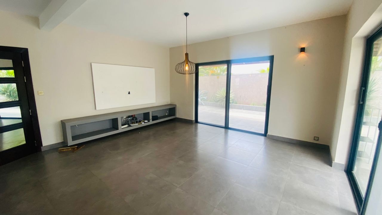 villa-avec-piscine-a-vendre-a-cotonou