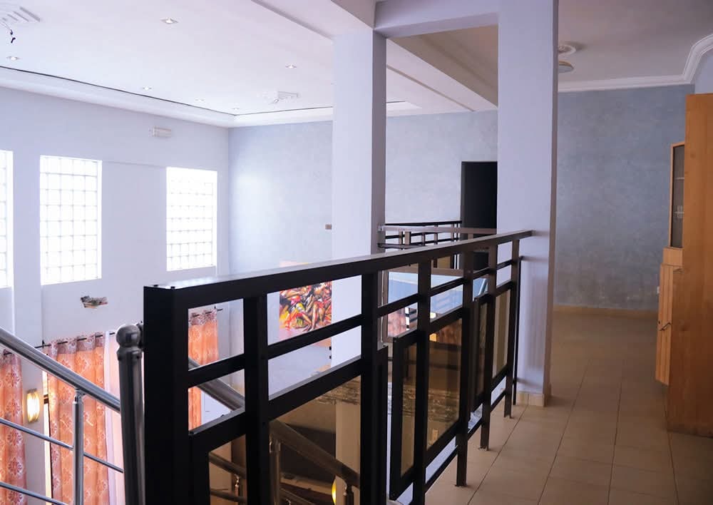 une-villa-duplex-aerees-et-prete-a-habiter-a-vendre-calavi-bidossessi-cloture-srtb